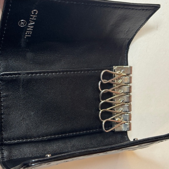 CHANEL key holder 6 Pendants used but still in good condition. - Picture 11 of 13